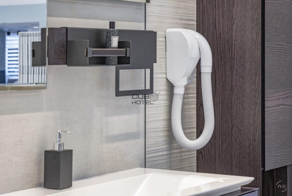 Caraibe Wall-Mounted Hair Dryer Hose Type with Plug